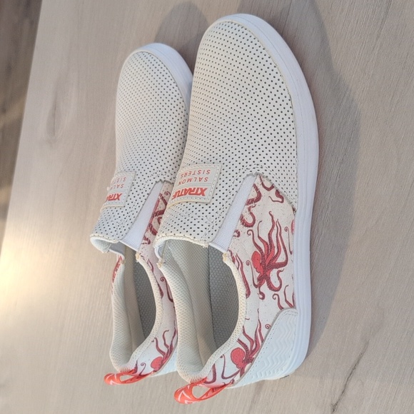 Salmon sisters Xtratuff deck shoes - Picture 2 of 3